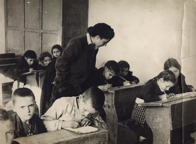 Ester Baruh with her pupils