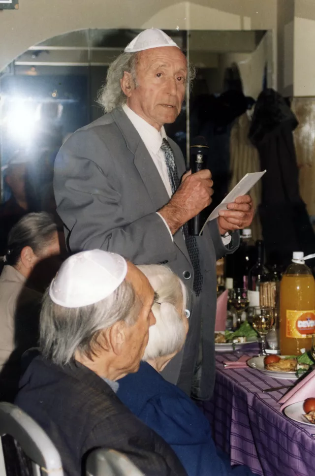 Yako Izidor Yakov during a Pesach celebration Yako Izidor Yakov during a Pesach celebration