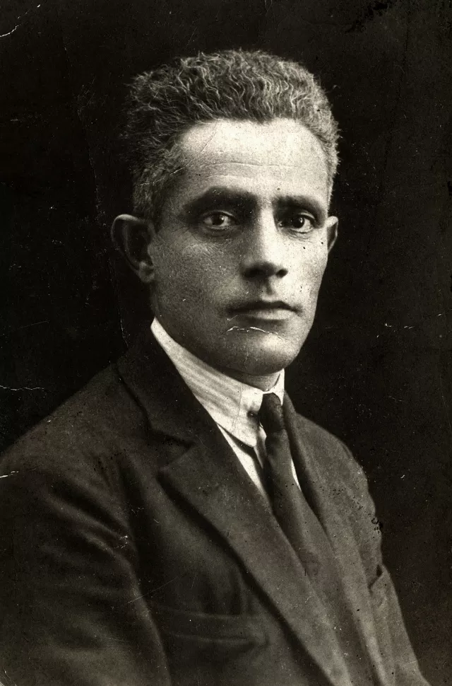 Iosif Masiah, Anna's father's cousin