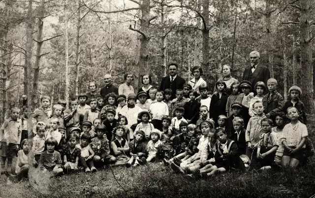 Anna Danon's sister Ester Rubenova at the Bulgarian school