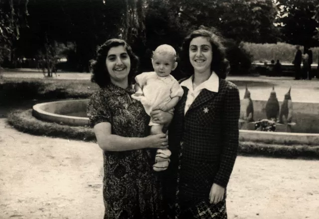 Anna Danon with her sister Klara Levi