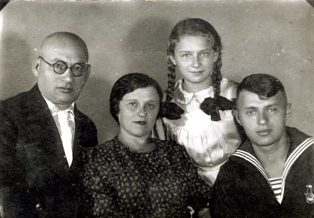 Basya Chaika's family