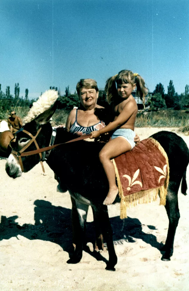 Basya Chaika with her granddaughter Katya