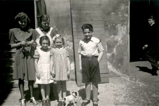 Harry Fink with the Spien daughters