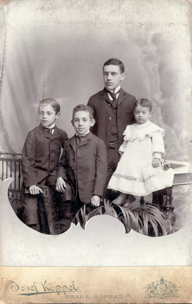Richard Fischer with his siblings Oskar, Erich and Anna Richard Fischer with his siblings Oskar, Erich and Anna