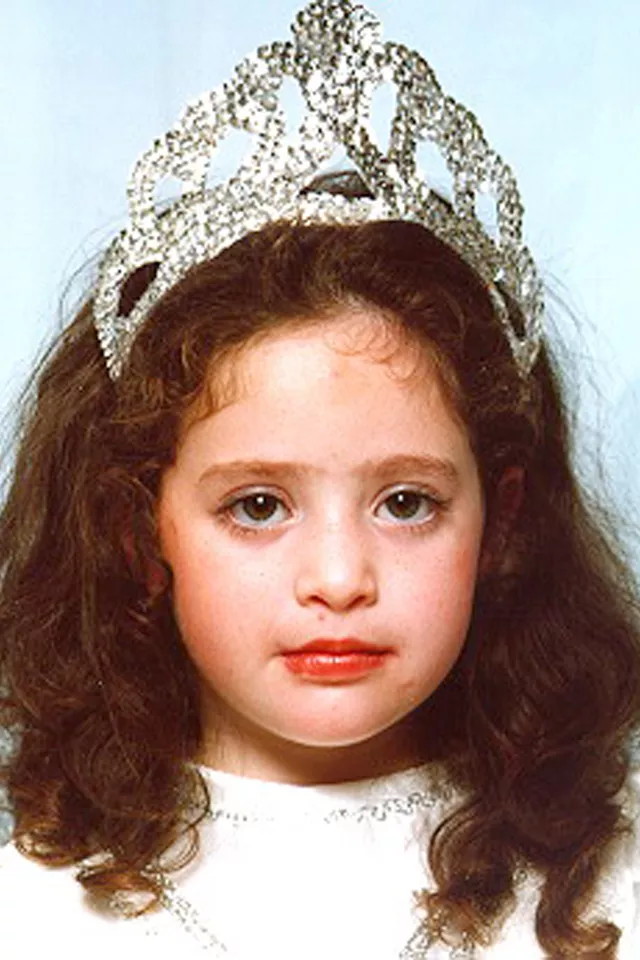 Karmel Bar as Queen Esther