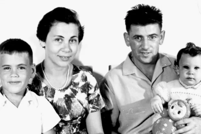 Jakob Weiss with his family Jakob Weiss with his family