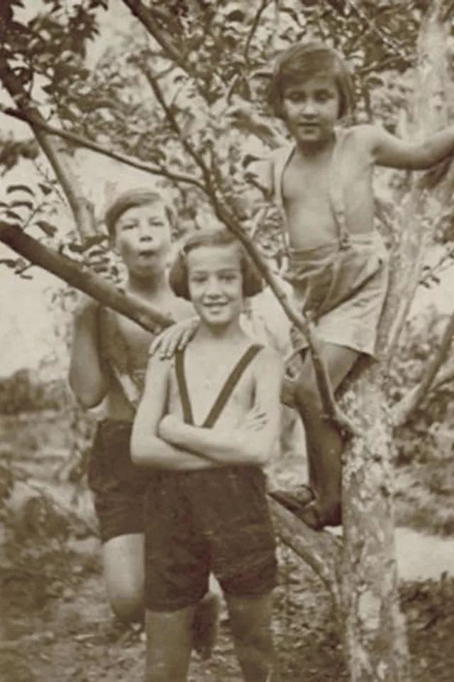 Michal Maud Beer with her cousins Hans Stecklmacher and Ruth Federmann