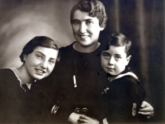 Pavel Fried with his sister Erika Felixova and mother Marta Friedova