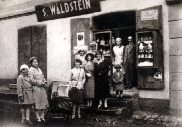 Samuel Waldstein with family