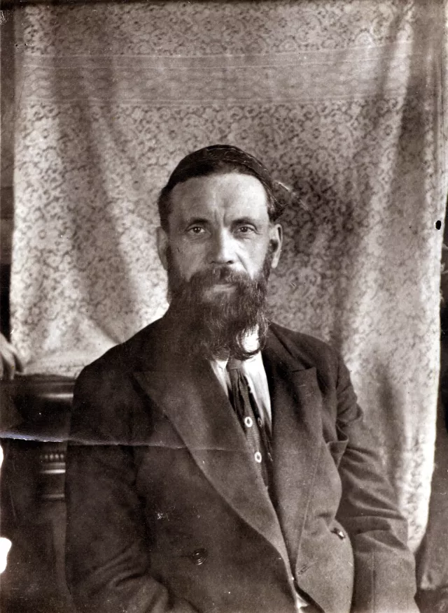 Elkhonen Saks' uncle Haim-Leib Saks