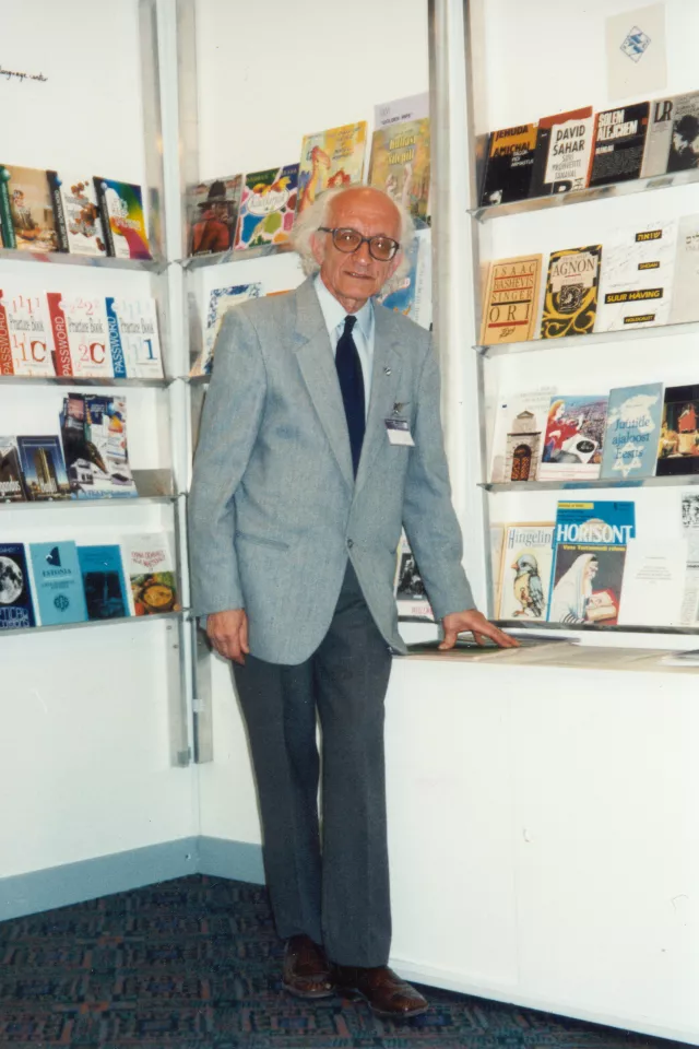 Elkhonen Saks at the World Book Fair in Jerusalem Elkhonen Saks at the World Book Fair in Jerusalem