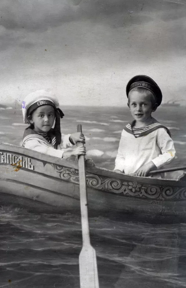 Leo Ginovker with his friend Ilja Izrim