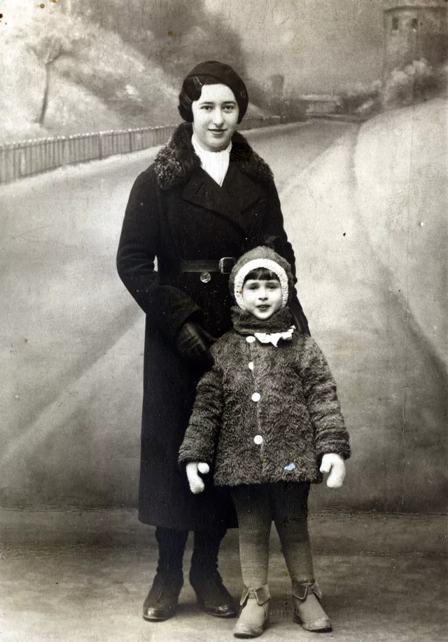 Rachel Randvee and her sister Riva Kozlovski