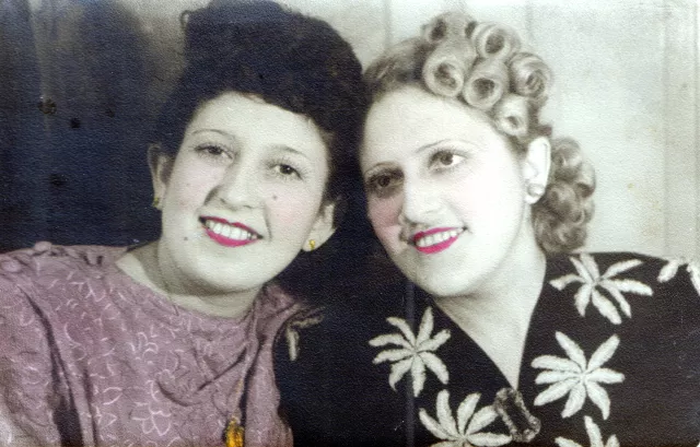 Bluma Shumiacher and her sister Mena