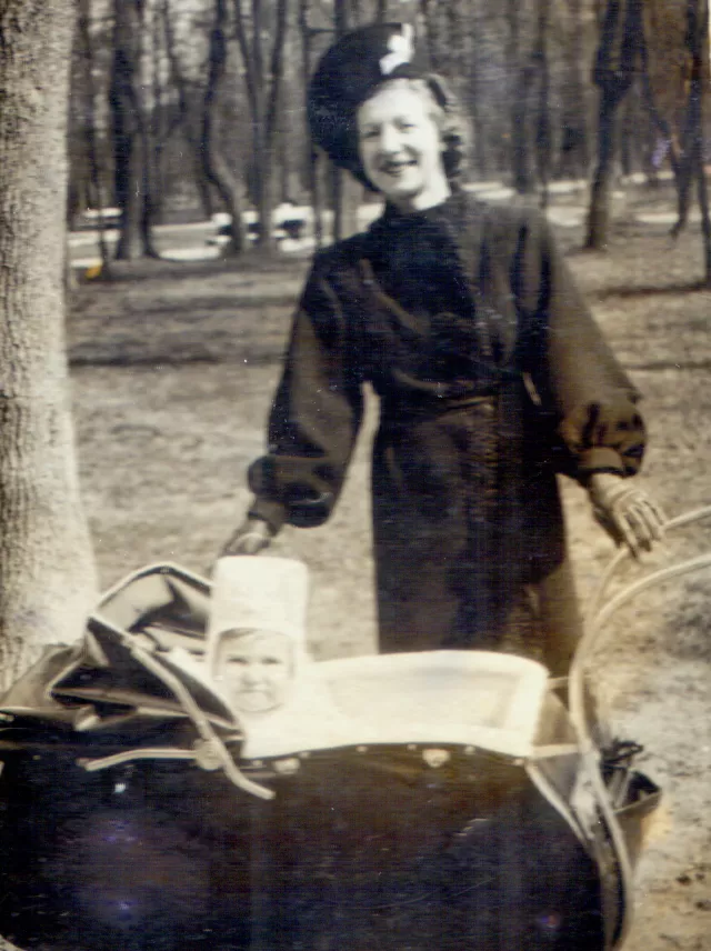 Cilja Laud with her mother Chana Perelman Cilja Laud with her mother Chana Perelman