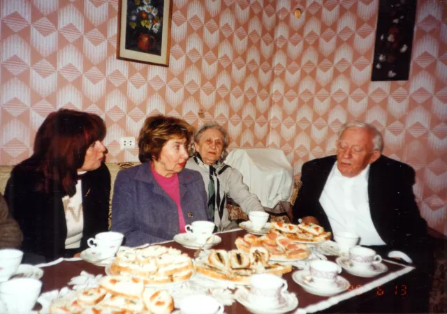 Cilja Laud with members of the Jewish community of Estonia