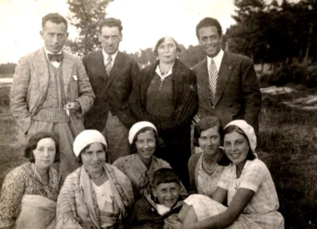 Henrich Kurizkes and his family