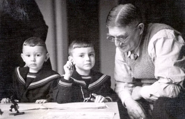 Isaac Berkovits and his grandsons Avi and Rimon Kaplan Isaac Berkovits and his grandsons Avi and Rimon Kaplan