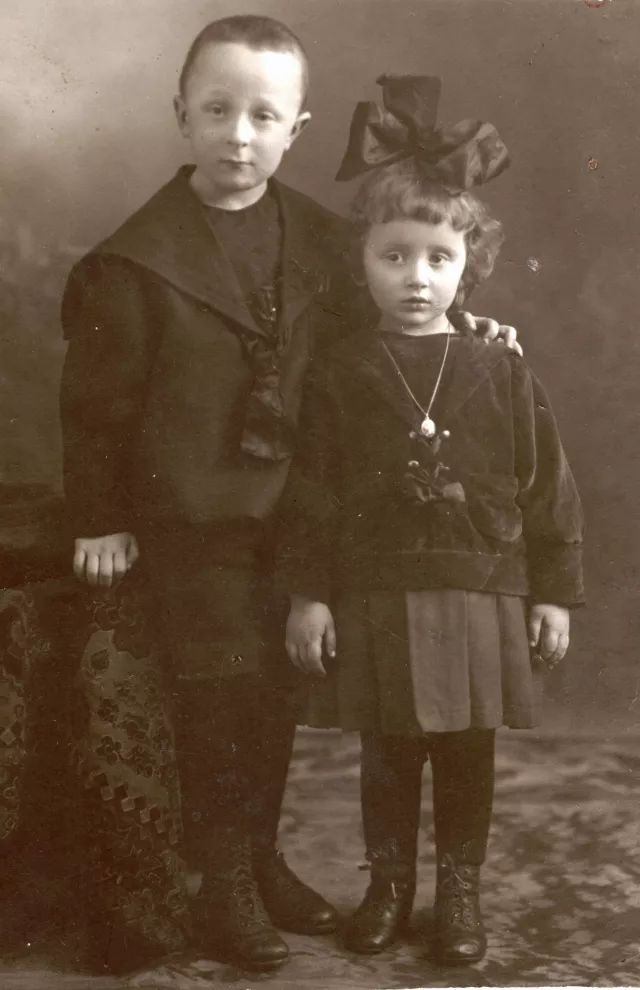 Perets Vasserman and Sore-Reyze Goldman