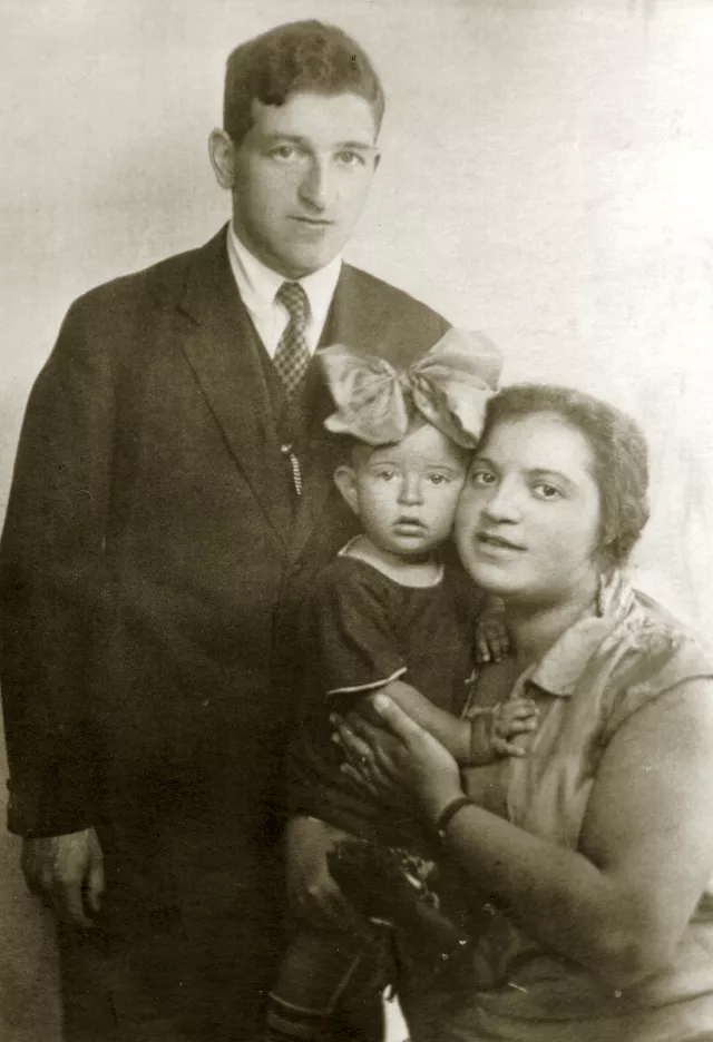 Ruth Strazh with her parents Esther and Max Brodowski