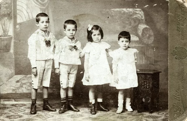 Vera Erak's mother Edith Bondy with her brothers and sister Vera Erak's mother Edith Bondy with her brothers and sister