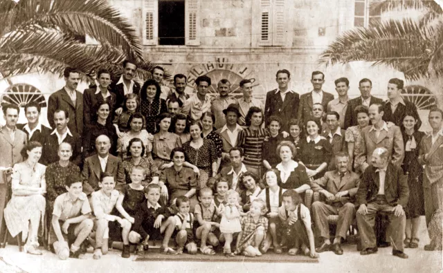 Vida Eskenazi with Jews interned at Hvar