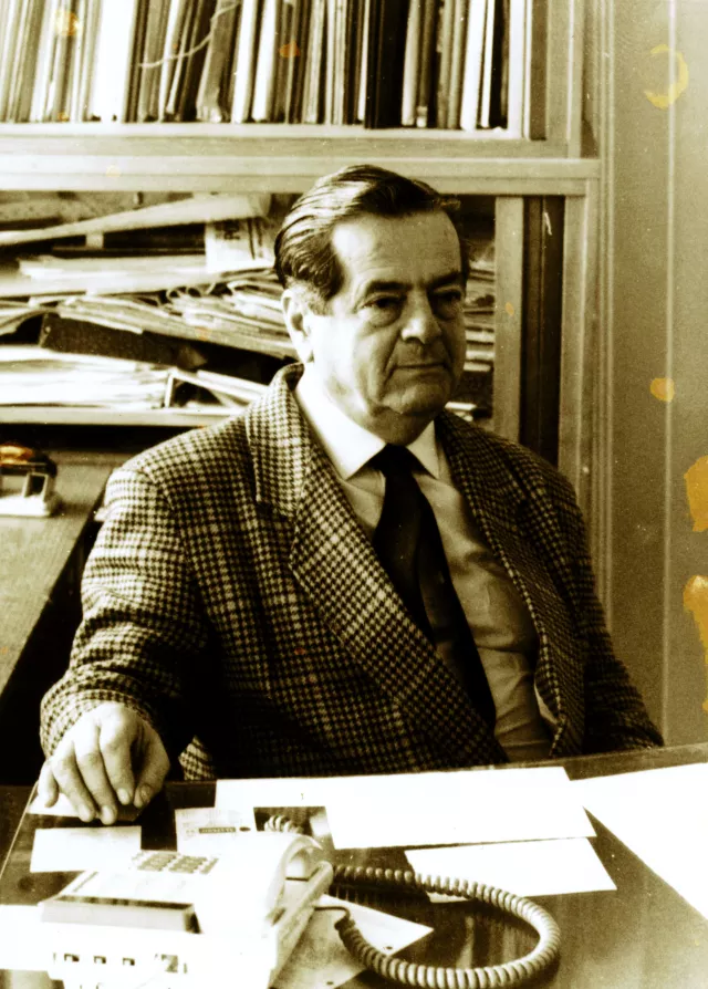 Albert Eskenazi in Jewish community office