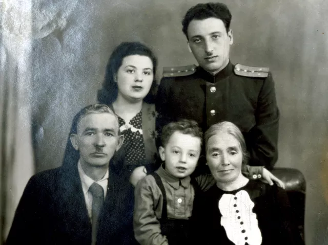 Rachel and Pinya Kushel and family