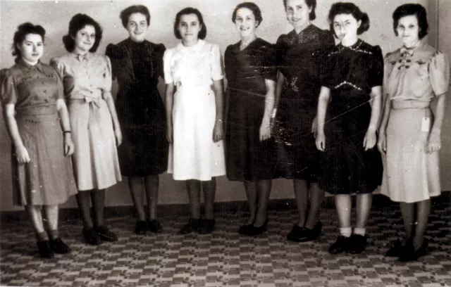 Jozsef Faludi's aunt Rozsi Brull and the employees of the Salon Rachel Jozsef Faludi's aunt Rozsi Brull and the employees of the Salon Rachel