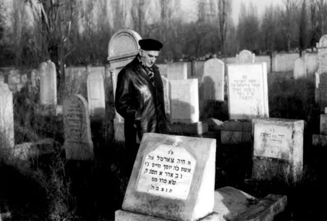 Jozsef Faludi's brother Imre Fogler at his uncle's in-laws' grave Jozsef Faludi's brother Imre Fogler at his uncle's in-laws' grave