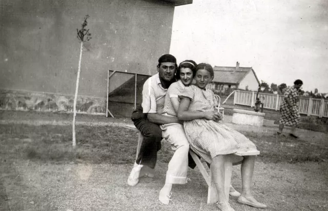 Preisz Györgyné az unokatestvéreivel