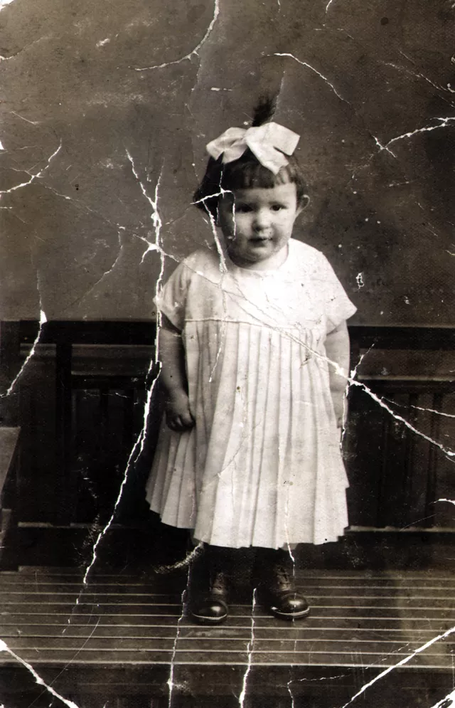 Fehér Józsefné kislányként