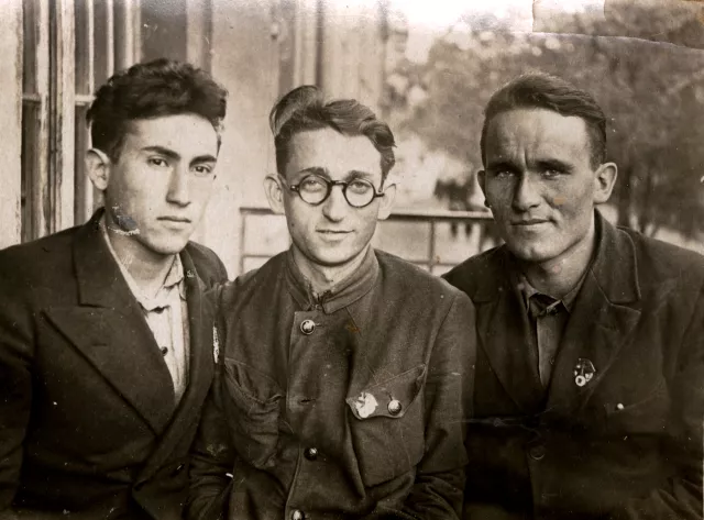 Meyer Goldstein with his Jewish friends Meyer Goldstein with his Jewish friends