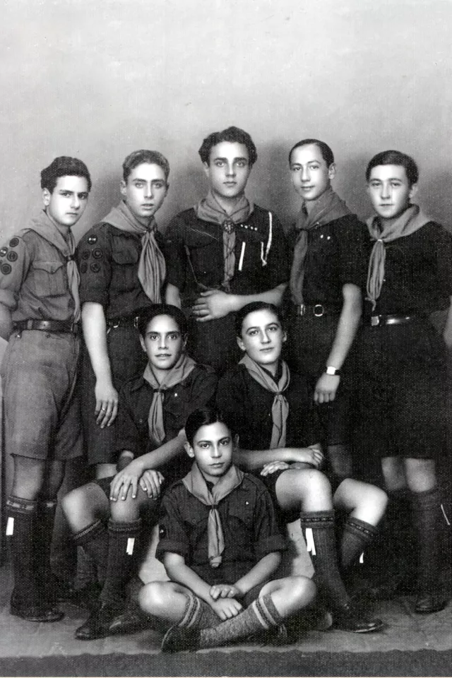 Maurice Leon with members of Maccabi Maurice Leon with members of Maccabi
