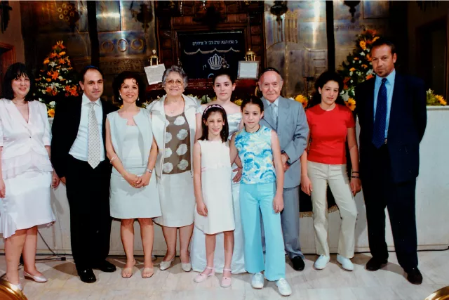 Maurice and Yvette Leon with their children and grandchildren Maurice and Yvette Leon with their children and grandchildren