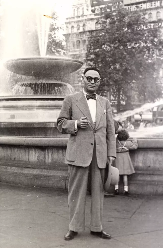 Sam Modiano in London