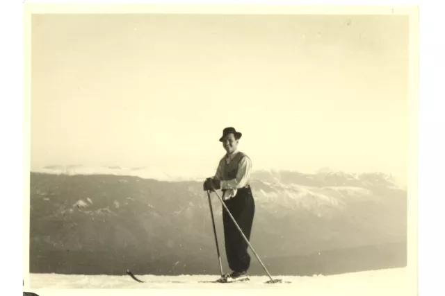 Solon Molho skiing on Mount Olympus Solon Molho skiing on Mount Olympus