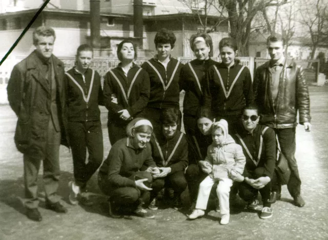 Grün László a nõi röplabdacsapattal