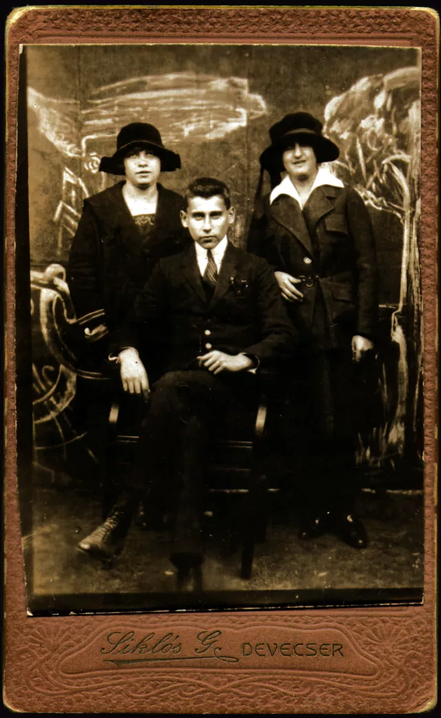 Piri Deri with friends