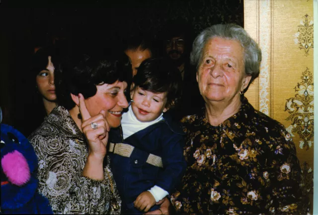 Markovics Ernõné rokonokkal Markovics Ernõné rokonokkal