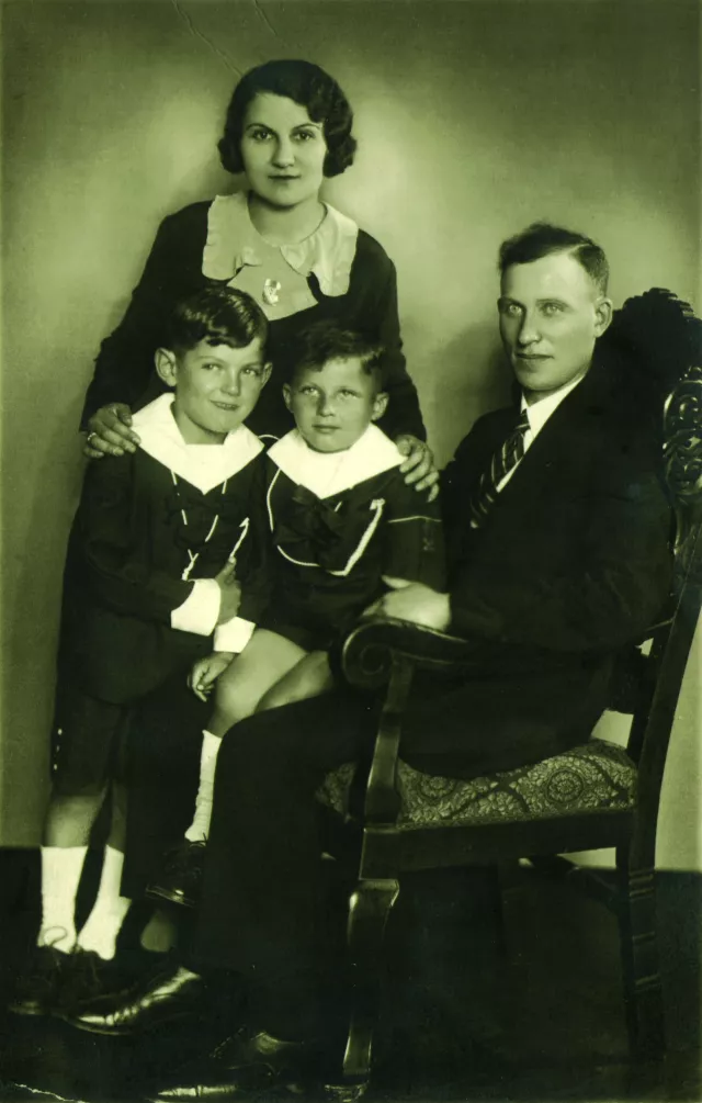 Szepesi Samu a családjával Szepesi Samu a családjával