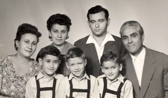 Havas Györgyné férje, szülei és gyermekei körében