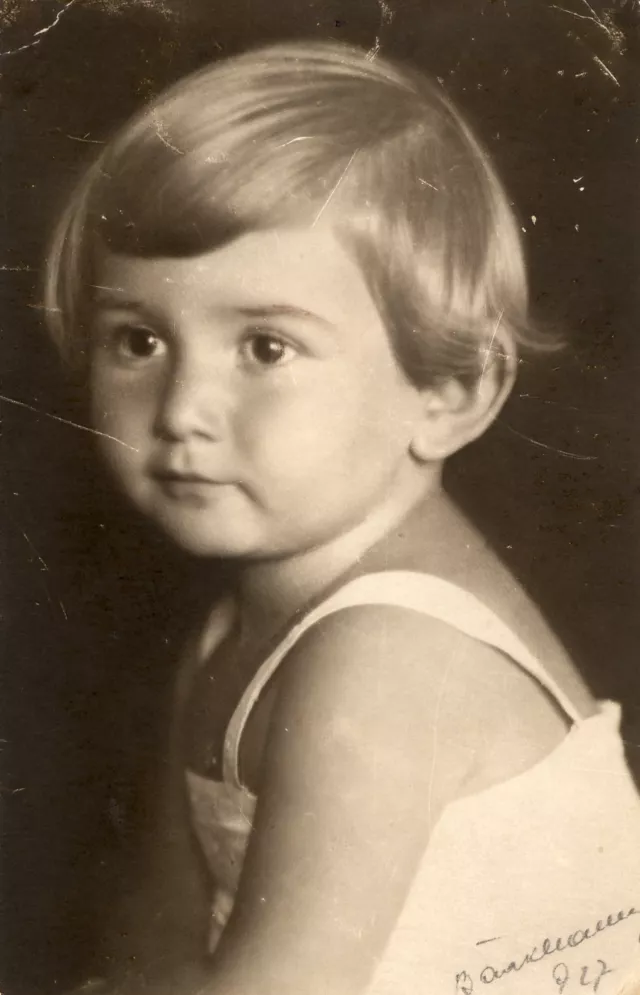 Váradi Richárdné kétévesen