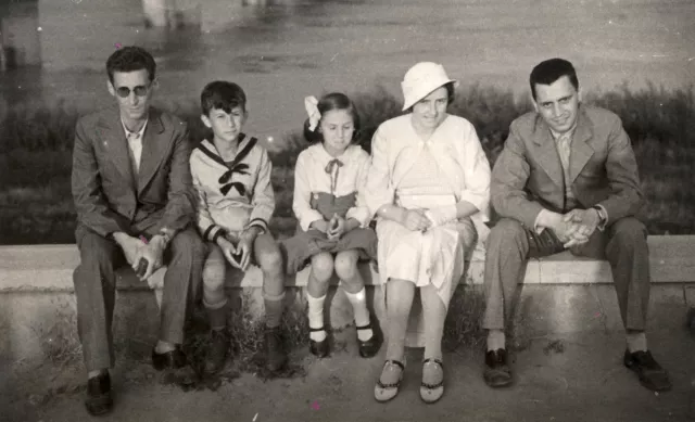 Váradi Richárdné kislányként rokonokkal