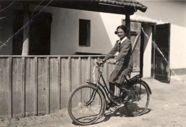 Váradi Richárdné kerékpárján