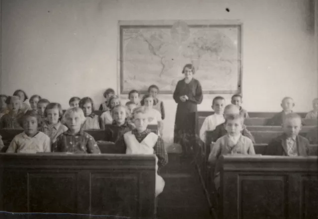 Váradi Richárdné elemi iskolásként