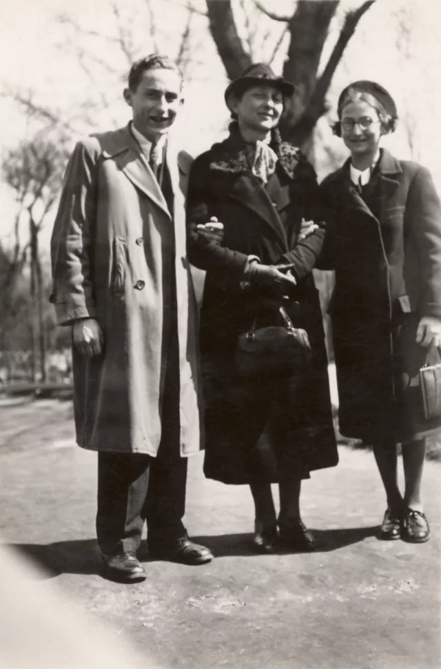 Váradi Richárdné édesanyjával és bátyjával