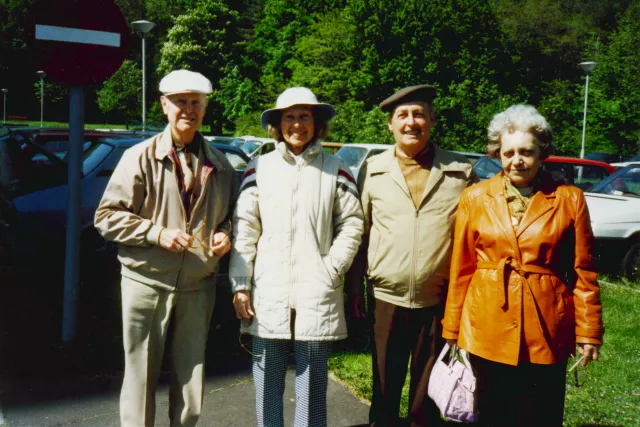 Az S. fivérek házastársukkal