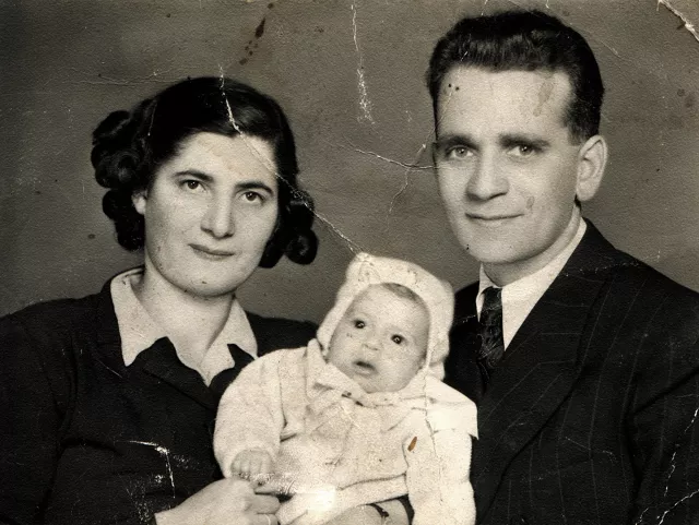 Edit Kovacs with her first husband, Vilmos Weisz, and their daughter, Maria Daragos Edit Kovacs with her first husband, Vilmos Weisz, and their daughter, Maria Daragos